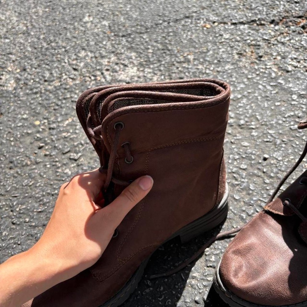 Boots - Picture 5 of 8